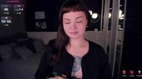 Woman online show from 12, 11, 2025