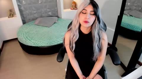 Snapshot of maya_rivers chatting on 28, 10, 2025 Maya online show from 28, 10, 2025