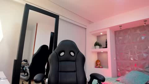 Snapshot of maya_rivers chatting on 6, 11, 2025 Maya online show from 6, 11, 2025