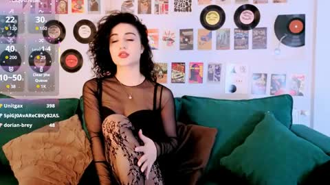 Maya online show from 15, 4, 2026