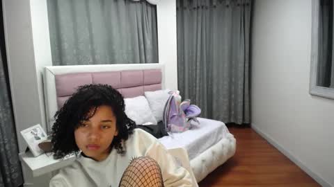 Snapshot of mayaa_ross chatting on 15, 12, 2024 Maya online show from 15, 12, 2024