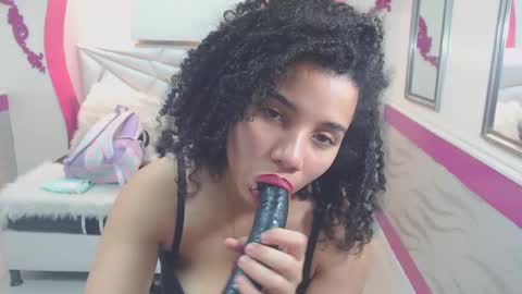 Snapshot of mayaa_ross chatting on 19, 12, 2024 Maya online show from 19, 12, 2024