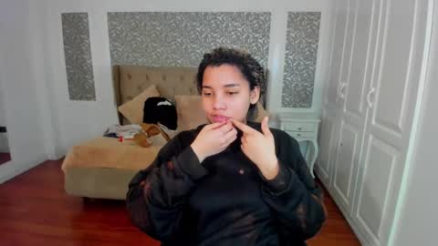 Snapshot of mayaa_ross chatting on 26, 9, 2025 Maya online show from 26, 9, 2025