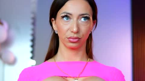 Maya online show from 8, 9, 2025