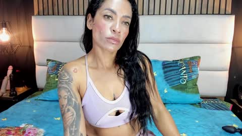 Nicolle Ruselle   Hello my lovely  schedule for great fun from  630 am and end 800 pm Colombian time I wait for you online show from 25, 1, 2025