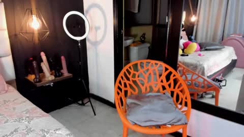 Nicolle Ruselle   Hello my lovely  schedule for great fun from  630 am and end 800 pm Colombian time I wait for you online show from 27, 1, 2025