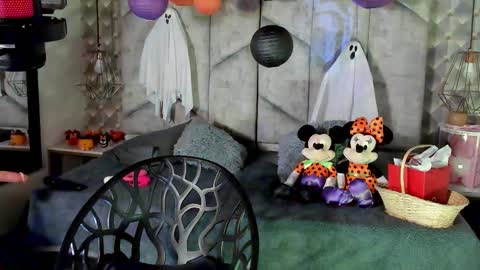 Nicolle Ruselle   Hello my lovely  schedule for great fun from  630 am and end 800 pm Colombian time I wait for you online show from 30, 10, 2025