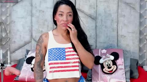 Nicolle Ruselle   Hello my lovely  schedule for great fun from  630 am and end 800 pm Colombian time I wait for you online show from 23, 11, 2025