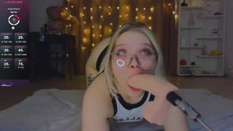 Snapshot of mayaster chatting on 4, 3, 2025 Maya online show from 4, 3, 2025