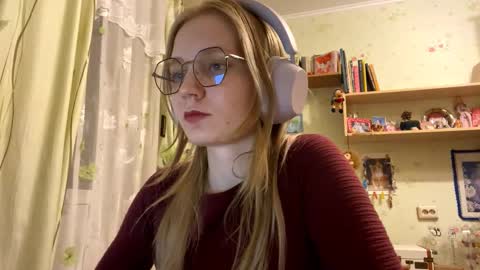 Snapshot of maybelleensminger chatting on 26, 9, 2025 Lola online show from 26, 9, 2025