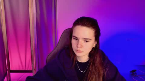 Snapshot of maybloom_ chatting on 22, 4, 2026 maybloom_ online show from 22, 4, 2026