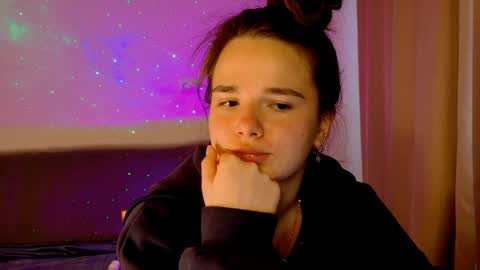 Snapshot of maybloom_ chatting on 11, 5, 2026 maybloom_ online show from 11, 5, 2026