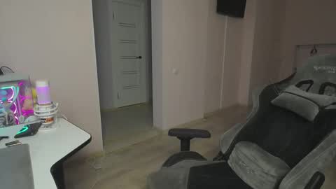 Snapshot of maygly chatting on 19, 1, 2026 Slava and Alextatto online show from 19, 1, 2026