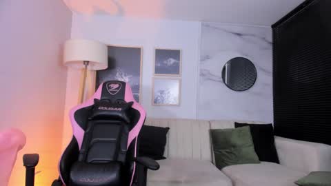 Snapshot of mayli_xx chatting on 14, 12, 2024 ALIS online show from 14, 12, 2024