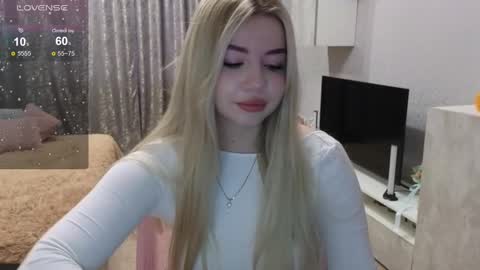 Snapshot of maymallorie chatting on 4, 12, 2024 may online show from 4, 12, 2024