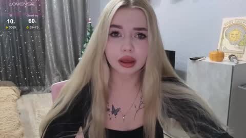 Snapshot of maymallorie chatting on 6, 12, 2024 may online show from 6, 12, 2024