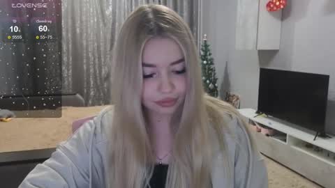 Snapshot of maymallorie chatting on 15, 12, 2024 may online show from 15, 12, 2024
