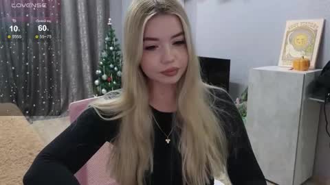Snapshot of maymallorie chatting on 25, 12, 2024 may online show from 25, 12, 2024