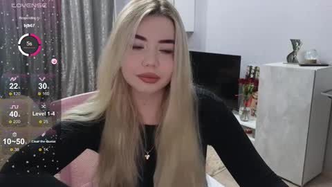 Snapshot of maymallorie chatting on 12, 1, 2025 may online show from 12, 1, 2025