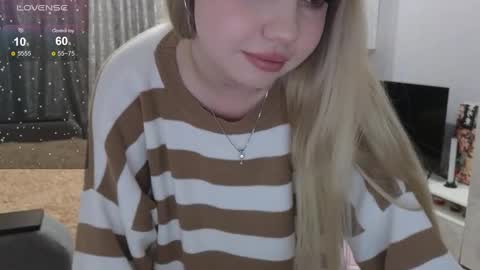 Snapshot of maymallorie chatting on 3, 2, 2025 may online show from 3, 2, 2025