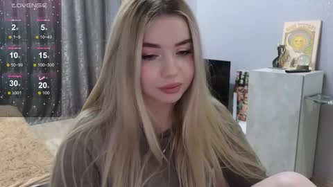Snapshot of maymallorie chatting on 4, 2, 2025 may online show from 4, 2, 2025
