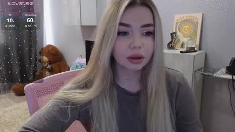 Snapshot of maymallorie chatting on 5, 2, 2025 may online show from 5, 2, 2025