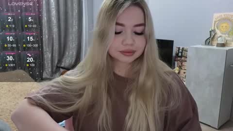 Snapshot of maymallorie chatting on 16, 2, 2025 may online show from 16, 2, 2025