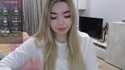 Snapshot of maymallorie chatting on 27, 2, 2025 may online show from 27, 2, 2025