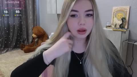 Snapshot of maymallorie chatting on 4, 3, 2025 may online show from 4, 3, 2025