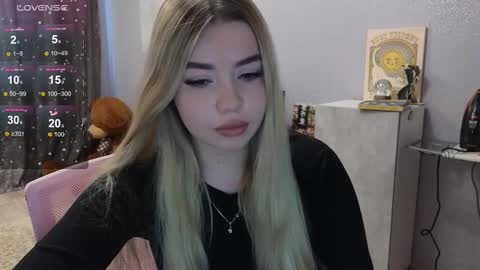 Snapshot of maymallorie chatting on 4, 3, 2025 may online show from 4, 3, 2025