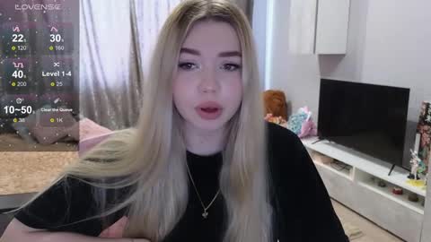 Snapshot of maymallorie chatting on 9, 3, 2025 may online show from 9, 3, 2025