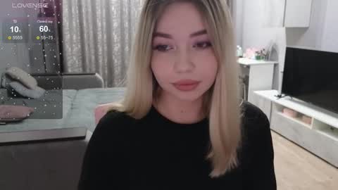 Snapshot of maymallorie chatting on 8, 9, 2025 may online show from 8, 9, 2025