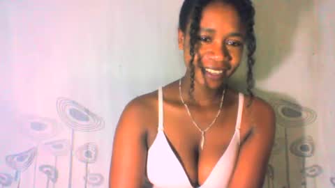 Snapshot of mayrah5 chatting on 1, 2, 2025 mayrah online show from 1, 2, 2025