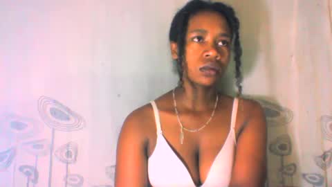 Snapshot of mayrah5 chatting on 1, 2, 2025 mayrah online show from 1, 2, 2025