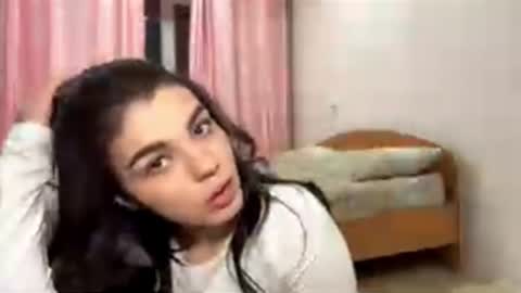 Snapshot of maziebathrick chatting on 17, 12, 2025 Adel online show from 17, 12, 2025