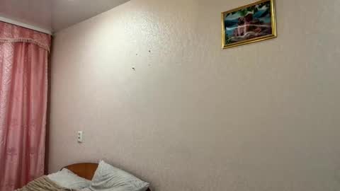 Snapshot of maziebathrick chatting on 18, 12, 2025 Adel online show from 18, 12, 2025