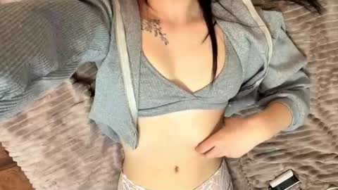 Snapshot of maziebathrick chatting on 22, 12, 2025 Adel online show from 22, 12, 2025