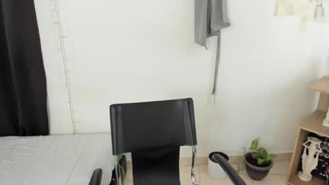 mazikeen_18 online show from 6, 1, 2025