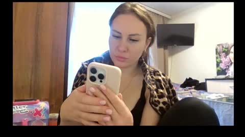 meadoweyes_ online show from 13, 10, 2025