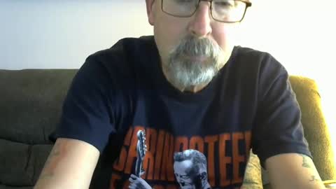 Snapshot of meathome3 chatting on 29, 1, 2025 me at home online show from 29, 1, 2025