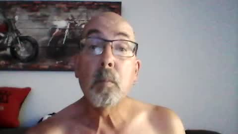 Snapshot of meathome3 chatting on 27, 7, 2026 me at home online show from 27, 7, 2026
