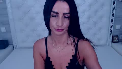 Medeea Bee online show from 20, 9, 2025