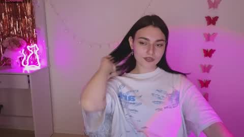 Snapshot of medina_andress chatting on 7, 3, 2025 Dina online show from 7, 3, 2025