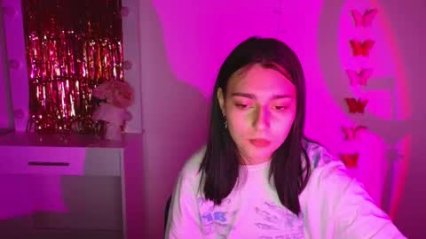 Snapshot of medina_andress chatting on 9, 3, 2025 Dina online show from 9, 3, 2025