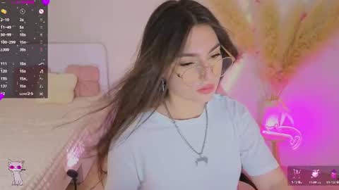 Snapshot of medina_andress chatting on 14, 7, 2026 Dina online show from 14, 7, 2026