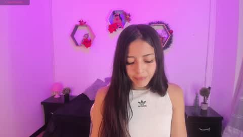 Snapshot of meelanny_ds chatting on 8, 12, 2024   online show from 8, 12, 2024