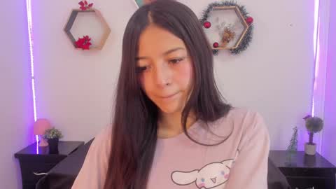 Snapshot of meelanny_ds chatting on 23, 12, 2024   online show from 23, 12, 2024