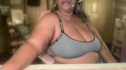 Snapshot of meetsouthernpeach chatting on 2, 12, 2025 Southern Peach online show from 2, 12, 2025