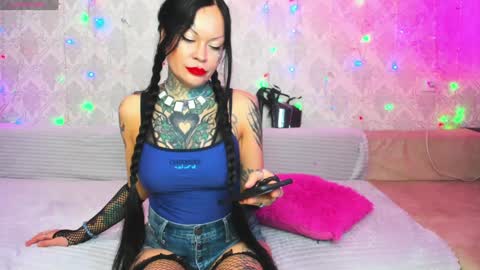 Snapshot of megan_blackmoon chatting on 31, 1, 2025 Helena Tuman online show from 31, 1, 2025