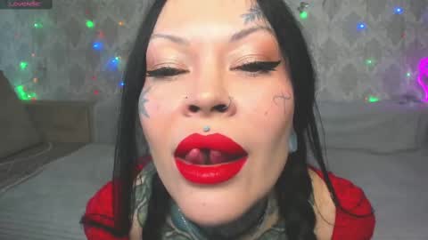 Snapshot of megan_blackmoon chatting on 7, 3, 2025 Helena Tuman online show from 7, 3, 2025